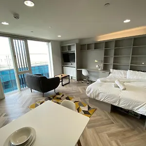 https://eyre-square-galway-central-self-catering.galwayhotelsireland.net